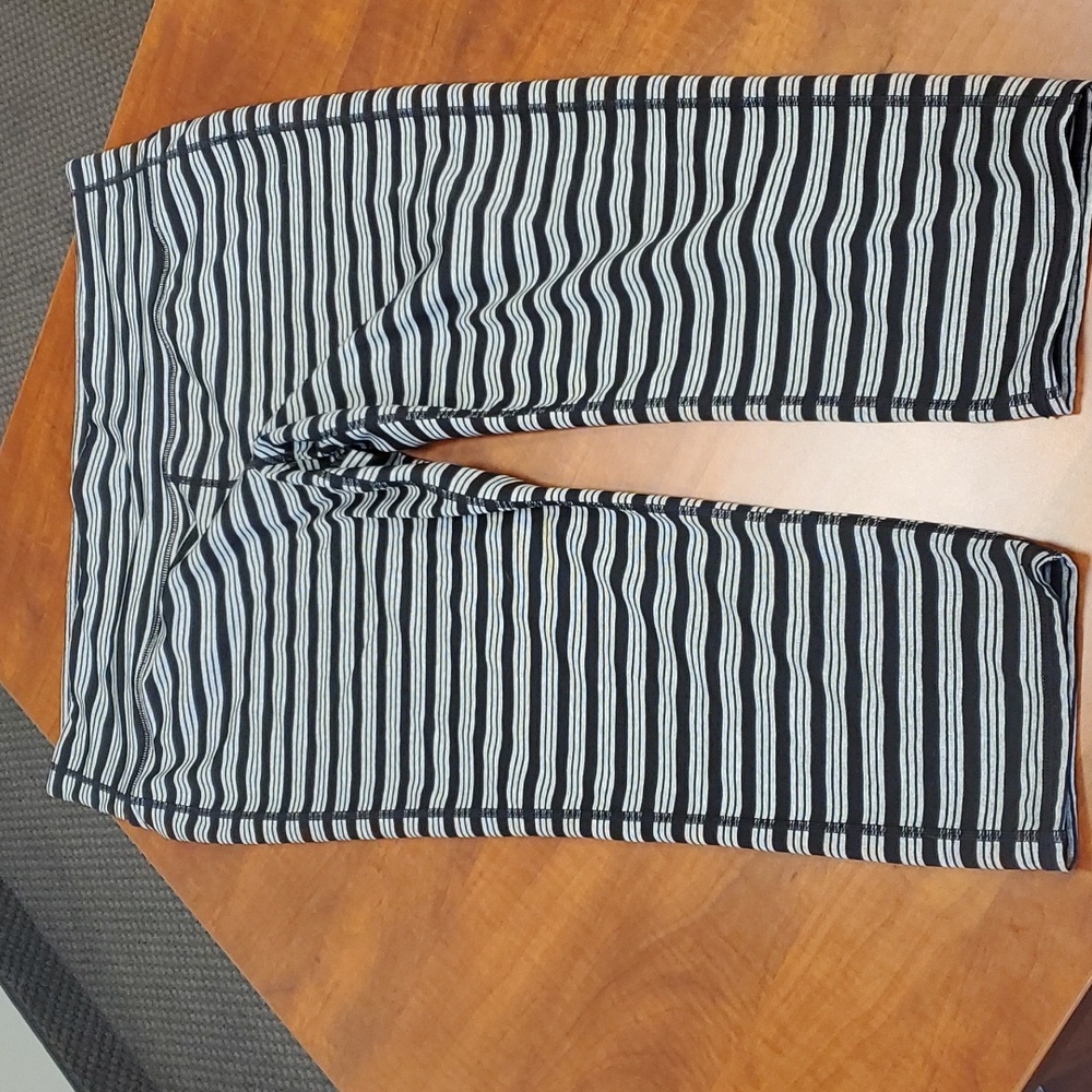 Athleta 1X‎ Black/Gray Striped Leggings EUC